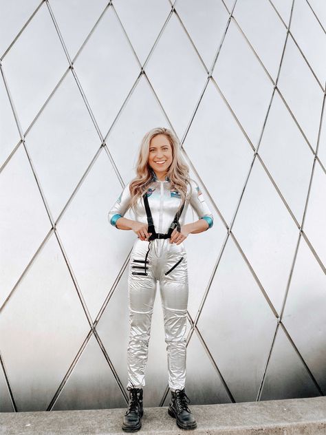 Diy Astronaut Costume Women, Space Theme Costume, Diy Astronaut Costume, Space Girl Costume, Astronaut Fashion, Astronaut Halloween Costume, Astronaut Outfit, Astronaut Halloween, Space Costumes