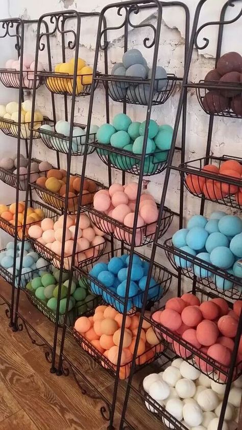 Bath bombs gallore Yarn Display, Bath Bomb Packaging, Soap Display, Bath Bomb Recipes, Boutique Decor, Soap Shop, Craft Show Displays, Craft Booth, Homemade Bath Products