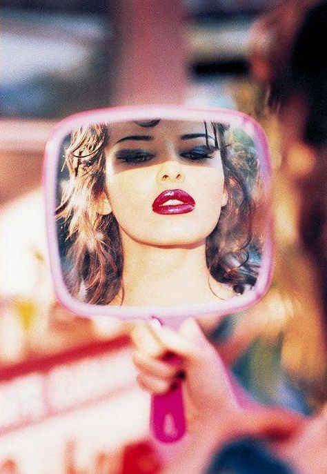 Ellen Von Unwerth | fashion photography | fashion editorial | inspiration #fashionphotography Ellen Von Unwerth Photography, Jean Paul Goude, Modelling Poses, Mirror Inspiration, David Sims, Mario Sorrenti, Paolo Roversi, Patrick Demarchelier, Ellen Von Unwerth