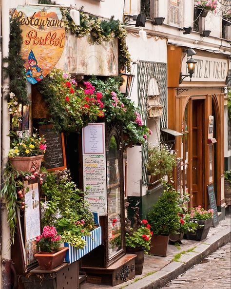 Montmartre Paris, Paris Travel, France Travel, Pretty Places, Cafe Bar, Places Around The World, Dream Vacations, Travel Dreams, Beautiful World