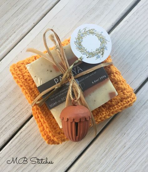 Christmas Soap Gift, Crochet Music, Crochet Scrubbies, Acorn Ornaments, Fancy Soap, Weaving Loom Projects, Dishcloth Crochet Pattern, Crochet Dishcloth, Crochet Washcloth