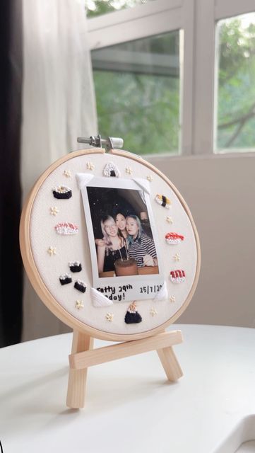 Embroidery Hoop Polaroid Frame, Embroidery With Polaroid, Polaroid Hoop, Embroidery Polaroid Frame, Photo Embroidery Hoop, Polaroid Embroidery, Polaroid Crafts, Hbd Ideas, Business Things