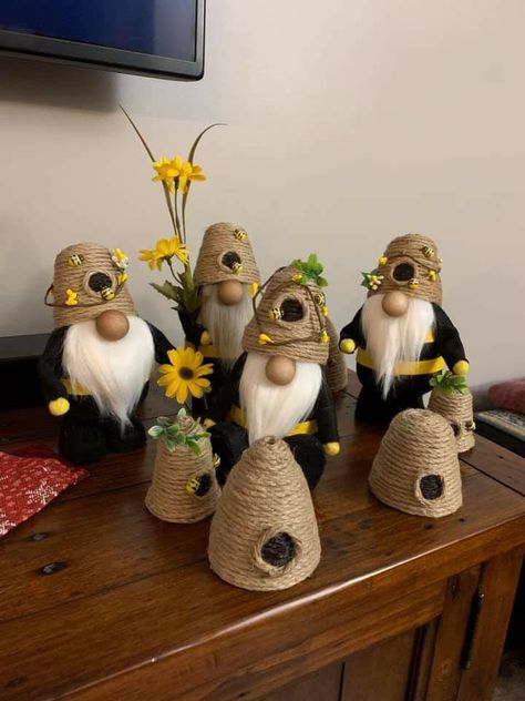 Sunflower Gnomes Diy, Crochet Bee Gnome Free Pattern, Bee Gnome Diy, Butterfly Gnome, Bee Hive Craft, Bee Gnome, Honey Bee Decor, Bee Hives, Bee Wreath