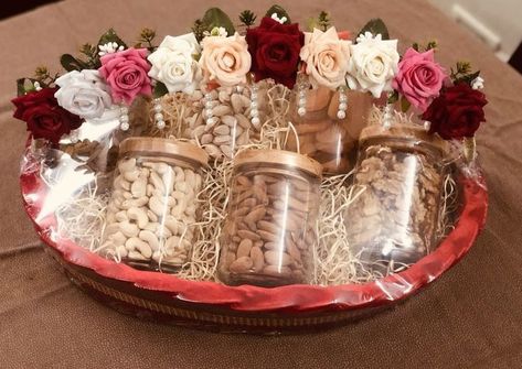 Roka Ceremony Thali, Gift Hampers For Wedding, Dryfruits Packing Ideas For Engagement, Roka Ceremony Gifts For Groom, Roka Shagun Basket, Dryfruit Hampers Ideas, Fruit Basket Ideas Gift For Wedding, Dry Fruits Packing Ideas Gift Basket, Sweets Packing Ideas For Wedding