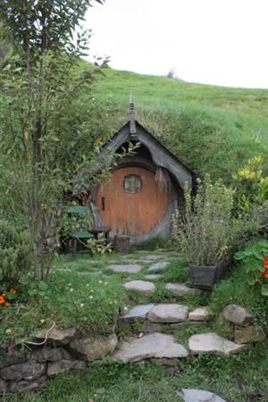 Casa Do Hobbit, Case Sotterranee, Casa Hobbit, House Green, Root Cellar, Earth Sheltered, Underground Homes, Hobbit Hole, Hobbit House