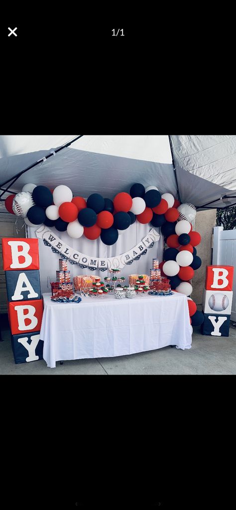 Baseball Balloon Garland, Baseball Baby Shower Centerpieces, Baseball Fundraiser, Baby Boy Baseball, Baseball Theme Birthday, Baseball Baby Shower Theme, Decoration Business, Park Party, Baby Shower Bunting