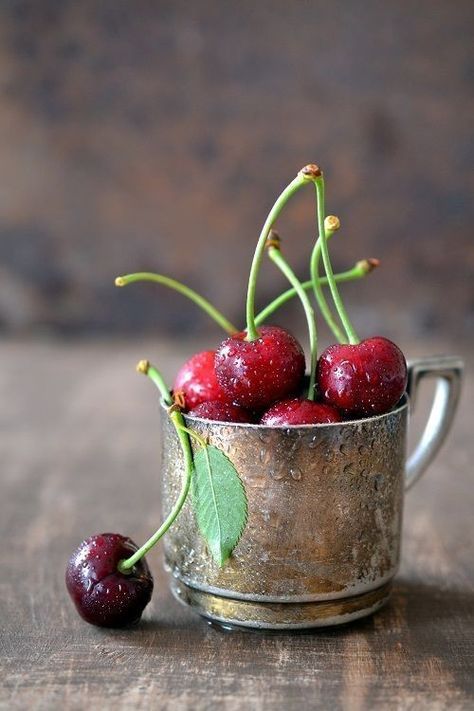 Still Life Pictures, Food Art Photography, Fruits Photos, Still Life Fruit, Fruit Photography, Still Life Photos, Hello Lovely, Fruit Painting, Still Life Drawing