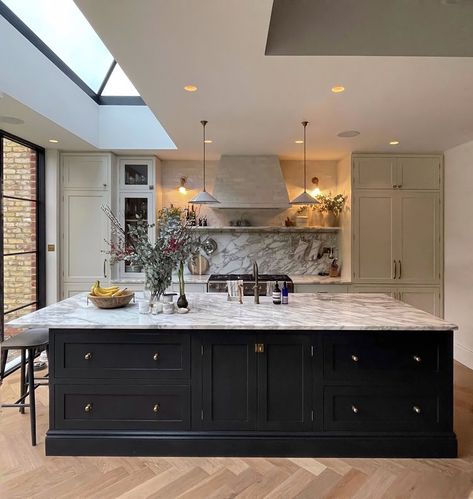 Millie Turner, Georgian Kitchen, Designing A Kitchen, Large Open Plan Kitchens, Open Plan Kitchen Dining Living, Open Plan Kitchen Dining, Open Plan Kitchen Living Room, London Kitchen, Kitchen Dining Living