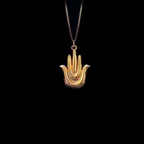 𝗣𝗘𝗡𝗗𝗔𝗡𝗧 𝗜𝗡𝗙𝗢𝗥𝗠𝗔𝗧𝗜𝗢𝗡 This pendant is made of real, solid gold. * Made in USA * Size: Mini * Material: 14k or 18k solid gold * Finish: polished * Height: 1" (25 mm) | *includes the small circle, bail dimensions not included * Width: 0.7" (17,5 mm) * Pendant weight (approx.): 3 grams (14k) * Bail: fits up to 4 mm chains * Solid back, not hollow * A certificate of authenticity is included * Delivered in our elegant jewelry box, making it the perfect gift Note: Our Mini sized pendants are small and delicate pieces - please verify the dimensions before placing your order. 𝗖𝗛𝗔𝗜𝗡 Our chain is made of solid gold and has a thickness of 1.5 mm. Weight is approx. 3 grams (varies between sizes). The chain is optional, you can select the "pendant only" option. 𝗦𝗛𝗜𝗣𝗣𝗜𝗡𝗚 & ? Hamsa Necklace Gold, Phoenix Pendant, Hand Pendant, Hamsa Charm, Gold Hamsa, Hamsa Pendant, Hamsa Necklace, Gold Dragon, Small Circle