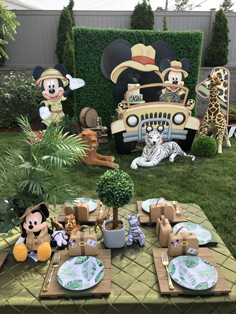 Mickey Mouse Safari Birthday, Safari Birthday Party Ideas, Safari Theme Birthday Party, Safari Birthday Party Decorations, Jungle Theme Birthday Party, Jungle Thema, Mickey Mouse First Birthday, Wild Birthday Party, Mickey Birthday Party