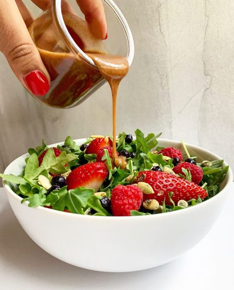 Oil Salad Dressing, Salad Strawberry, Best Salad Dressing, Balsamic Vinaigrette Recipe, Pumpkin Oil, Balsamic Vinaigrette Dressing, Berry Recipes, Maple Mustard, Leafy Green Salads