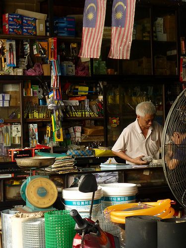 Kuala Lumpur, Malaysia Malaysia Landscape Photography, Malaysia Street Photography, Malaysia 90s, Malaysian Aesthetic, Malaysia People, Vintage Malaysia, Malaysia Culture, Malaysia Aesthetic, Malaysia Street