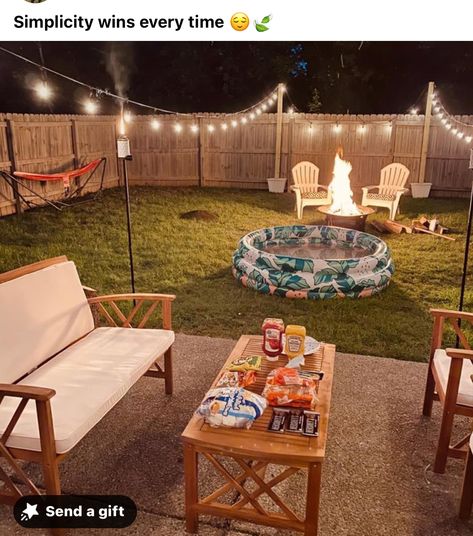 Backyard Light Post, Backyard Patio Designs Lights, Simple Backyard Furniture Ideas, Backyard Easy Ideas, Backyard Get Together Ideas, Backyard Set Up Ideas, Renting Backyard Ideas, Backyard Party Adults, Lit Up Backyard