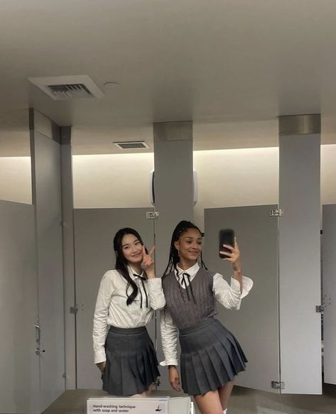 manon nayoung dream academy Dream Academy, Bff Goals, Lunch Break, Fancy Outfits, Safe Space, Photo Archive, Pop Star, Dream Team, Instagram Update