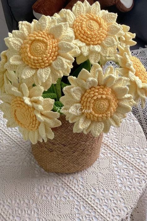 Crochet Flower Centerpiece, Crochet Flower Dolls, Crochet Flowers Basket, Crochet Flower Basket, Crochet Dahlia, Crochet Centerpiece, Crochet Sunflowers, Sunflower Crochet, Yellow Crochet