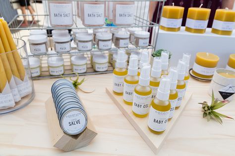 Love these clean lines and simple displays. Craft Table Display, Market Stall Display, Vendor Booth Display, Farmers Market Display, Stall Display, Craft Show Booths, Craft Market Display, Vendor Displays, Soap Display