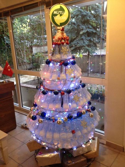 Christmas tree from ÇEVKO with 301 plastic bottles Christmas Tree From Plastic Bottles, Recycled Christmas Tree Plastic Bottles, Recycled Christmas Tree, Eco Christmas, Paper Christmas Decorations, Plastic Bottles, Recycling, Christmas Tree, Christmas Decorations