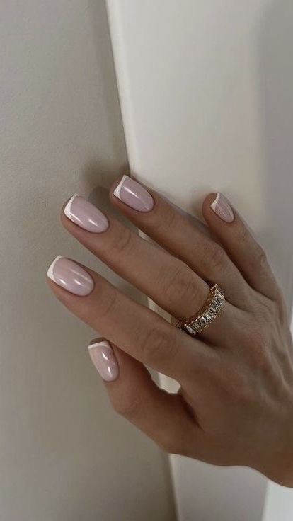 Classy Nails Gel, Classy Short Nails, Minimalist Manicure, Short Summer Nails, Fashion Outfits Dresses, Look Rich, French Manicure Nails, Subtle Nails, Christmas Gel Nails