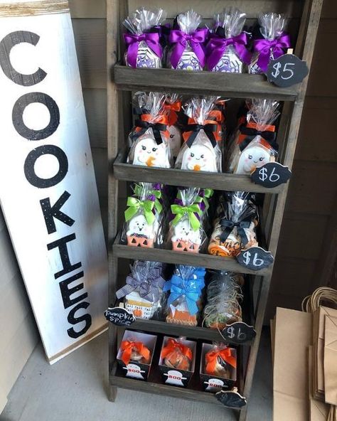 Halloween Vendor Table, Halloween Pop Up Shop, Market Cookie Display, Cookie Stand Display Farmers' Market, Halloween Cookie Packaging, Halloween Vendor Booth Ideas, Cookie Display Ideas Farmers' Market, Cookie Pop Up Shop Display, Cookie Booth Ideas Display