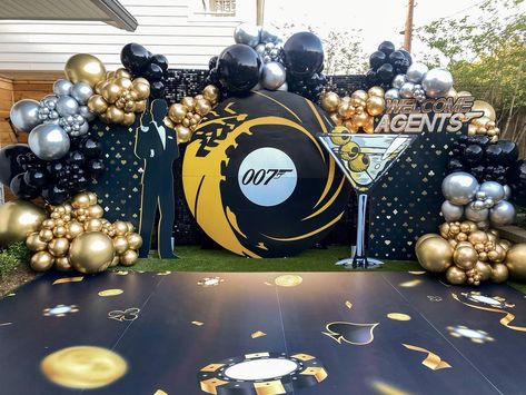 Formal Party Themes, Birthday Party Decoration Ideas, Graduation Party Backdrops, Birthday Party Decorations For Adults, James Bond Theme, Party Decoration Ideas, Video Games Birthday, Balloon Installation, Birthday Party Theme Decorations