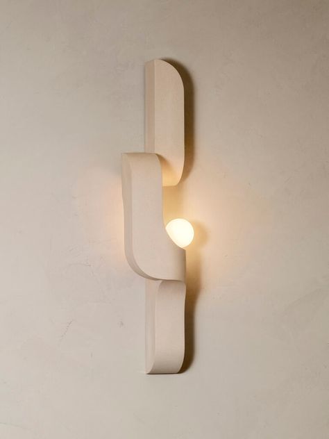 Farrah Sit's Work — Including Her Best-Selling Serpentine Sconce — Feels Both Effortlessly Current and Like a Prehistoric Artifact - Sight Unseen Art Deco Wall Lights, Dutch Ceramic, Deco Luminaire, Modern Wall Lamp, Wall Mounted Lamps, Objet Design, Modern Wall Lights, Light Sconces, Light Wall