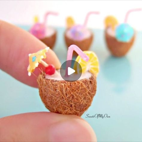 Cocktail Tutorial, Umbrella Cocktail, Clay Coconut, Coconut Cocktail, Miniature Polymer Clay, Cocktail Videos, Cocktail Umbrellas, Boba Drink, Orange Umbrella