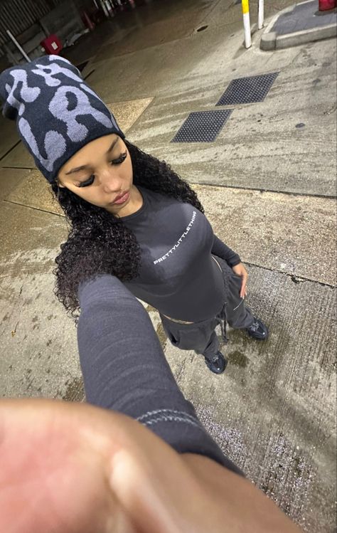 Beanies On Curly Hair, Mia Culpa Beanie Outfit, Beanie And Curly Hair, Natural Hairstyles With Beanie, Curly Hair And Beanie, Beanie Outfit Black Women, Beanie Outfit Baddie, Curly Hair With Beanie, Mea Culpa Beanie Outfit