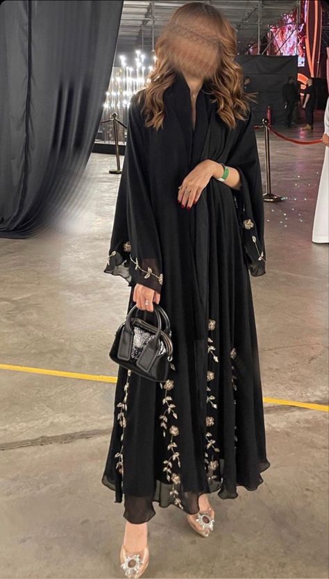 Abaya Fashion Black Muslim, Abaya Fashion Black, Aesthetic Abaya, Stylish Abaya Designs, Abaya Ideas, Designer Abaya, Stylish Abaya, Black Abaya Designs, Abaya Designs Latest