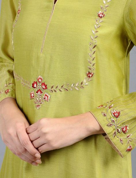 Tilla Work Embroidery, Heavy Kurti, Gotapatti Work, Suit Painting, Velvet Suit Design, Women Books, Kurta Women, Neckline Details, Punjabi Suits Designer Boutique