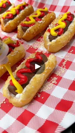 Everyones favorite summer treat is Twinkie Dogs! 😍 | Everyones favorite summer treat is Twinkie Dogs! 😍
Janelle shares a fun dessert trick using twinkies, twix, and frosting. It is so festive and fun! | By Janelle & Kate | As you can guess it, our
mustard. Oh my god. Fun Fourth of July or even just summer
time snack. It's so fun because who doesn't love hot dogs but
you definitely want to have a little treat with your hot
dogs. So, this is super fun. It gets everybody in the mood and
super festive and half time people are asking me like, they
don't even know what this is and when I tell them that it's
a Twinkie and a Twix, you watch them like lose their mind and
they're so excited. So, there you go. It is that and now you
have your fourth of July hot dogs that are twinkies. Cheers.
Cheer Twinkie Hot Dog, Dessert Hot Dogs, Twinkie Dogs, Kit Kat Cookies, Hot Dog Party, Dog Party Favors, Fun Dessert, Donut Muffins, 4th Of July Desserts