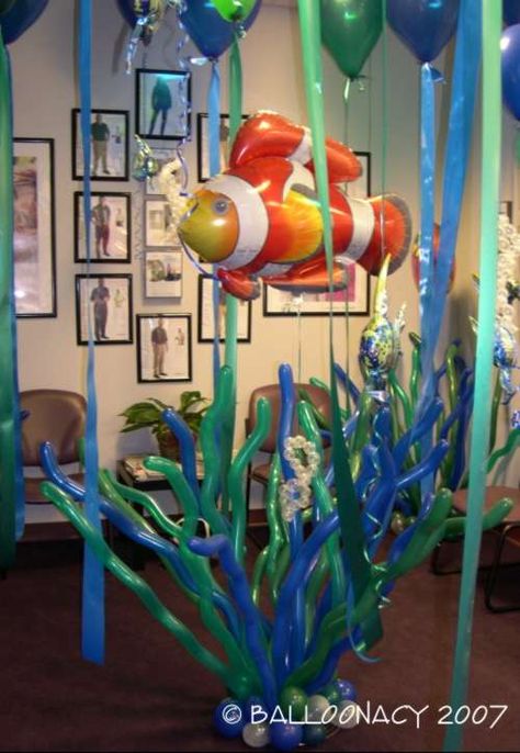 centerpiece decor Underwater Theme Party, Dolphin Party, Underwater Party, Nemo Party, Sea Party Ideas, Underwater Theme, Ocean Party, Sea Birthday Party, Mermaid Parties