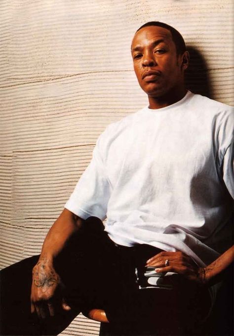 Nwa Aesthetic Wallpaper, Nwa Aesthetic, Dr Dre Young, N.w.a Aesthetic, 90s Outfit Party Hip Hop, 90s Outfits Party, Rap Music Hip Hop, Gangsta Rap Hip Hop, Hip Hop Images