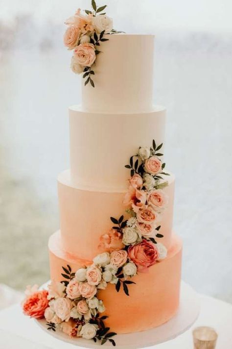 classic delicate gradient orange weddding cerecemony cake with flowers Wedding Cake With Flowers, Wedding Cake Ombre, Cake With Flowers, Big Wedding Cakes, Summer Wedding Cakes, Ombre Wedding, Gorgeous Wedding Cake, Cake Trends, Wedding Cake Decorations