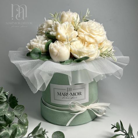 Art in every petal: a bouquet of candles, handcrafted with love. This exquisite gift will highlight a special moment and fill it with warmth and coziness. A gift bag is included. Candle Flower Bouquet, Candles Business, Candle Bouquet, Soap Bouquet, Halloween Candle, Candle Ideas, Aesthetic Candles, Candle Aesthetic, Candle Business