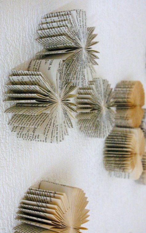 15 Simple Ideas to Make Wall Arts Folded Book Pages, Book Sculptures, Book Page Crafts, Mini Wall, Book Sculpture, Book Folding, Mini Book, Kirigami, Altered Books