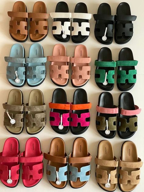 Trendy Slippers For Women, Pretty Slippers, Classy Sandals, Trendy Slippers, Fluffy Shoes, Women Slippers Fashion, Mode Tips, Pretty Sandals, Dr Shoes