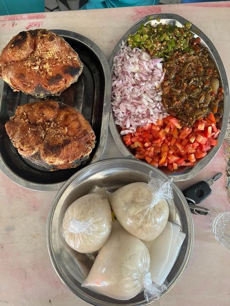 Ivory Coast Food, Cote D'ivoire Recipes, Aesthetic African Food, Aftari Dishes Pic Snapchat, Food Trays In Nigeria, African Bites, Childhood Food, African Cooking, Happy Foods