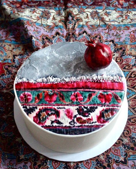 Persian Cake Design, Yalda Gift Ideas, Yalda Night Cake, Yalda Night Ideas Gift, Yalda Decoration, Persian Cake, Yalda Cake, Shab Yalda Decoration, Shabe Yalda