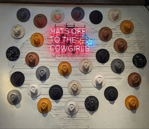 Hat Bar Set Up, Western Boutique Ideas, Hat Display Ideas Wall, Western Boutique Display, Hat Bar Ideas, Hat Display Ideas, Boutique Display Ideas Retail Stores, Garage Boutique, Nashville Airbnb