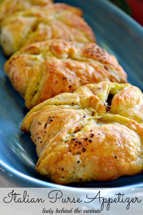 Italian Purses, Crunchwrap Supreme, Puff Pastry Filling, Italian Appetizers, Puff Pastry Recipes, Roasted Red Peppers, Crescent Rolls, Pastry Recipes, Puff Pastry