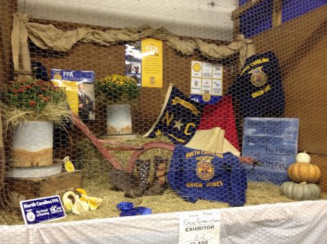 Union Pines High School FFA Moore County Fair Booth 1st Place!!! The Past and The Future of Agriculture. Ffa Fair Booth Ideas, Agriculture Classroom, Ffa Week, Ffa Banquet, Ag Classroom, Ffa Ideas, Booth Inspiration, Education Day, Trophy Case