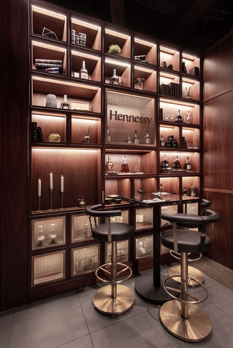 Bar design Pong IFC. Hennesy.  -Design East, HK Lounge Home Decor, Home Lounge Room Bar, Wine Bar Design, Bar Lounge Room, Wine Room Design, Bar Nook, Whiskey Lounge, Whiskey Room, Cozy Bar