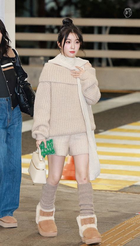 Red Velvet Outfit, Winter Inspo Outfits, Award Show Dresses, Girly Fits, Irene Red Velvet, Wendy Red Velvet, Red Velvet Irene, At The Airport, Next Clothes