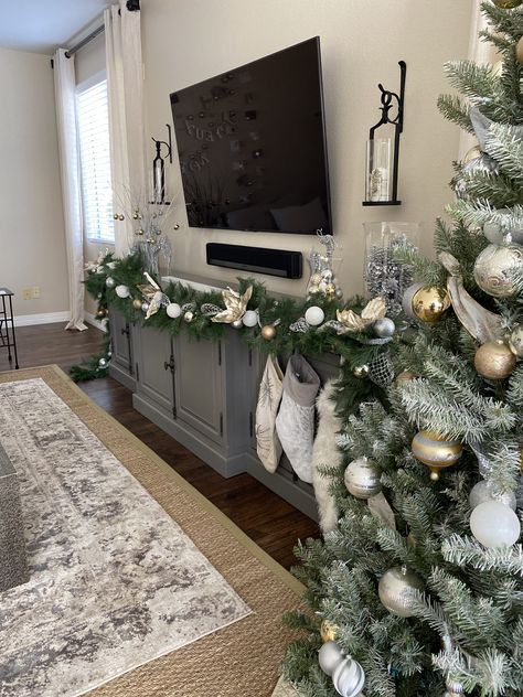 Christmas Garland Tv Console, Garland On Entertainment Center, Tv Console Decorating Christmas, Tv Unit Christmas Decor, Christmas Decor Ideas For Tv Stand, Garland On Tv Stand, Christmas Tv Console Decor, Tv Console Christmas Decor, Christmas Console Table Decor