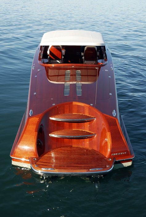 Water Rides, Wooden Speed Boats, Mahogany Boat, Classic Wooden Boats, Motor Boat, Cabin Cruiser, Who Asked, Vintage Boats, Cool Boats