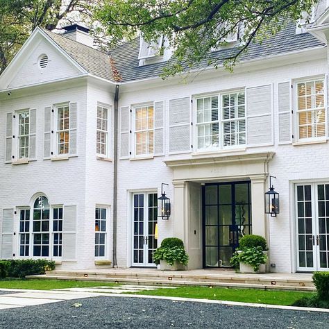 Flat Roof Portico, Homes With Verandahs, Georgian Homes Exterior Modern, White House White Shutters, Georgian Colonial House Exterior, Neoclassical Exterior, Colonial Chic, Potted Boxwood, White Colonial