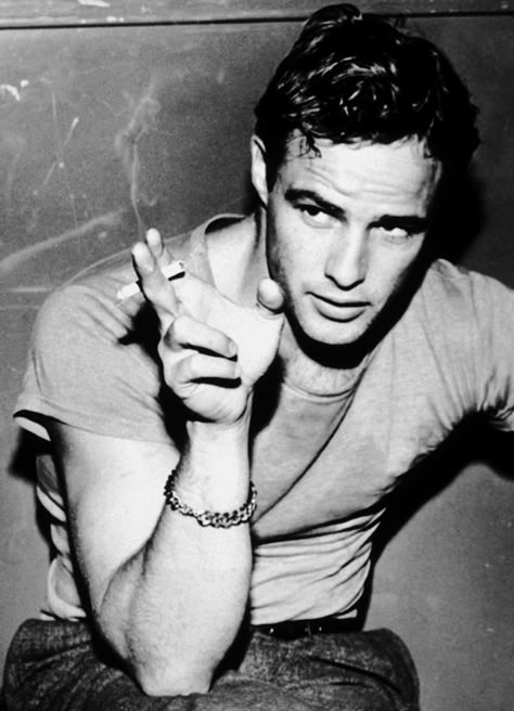 Finished reading the Young Lions by great Irvin Shaw to find out that Marlon Brando played my favorite character from the book-Christian Diestl. Marlon makes hell of a Christian. Could't have imagined someone else. Oud Hollywood, Klasik Hollywood, Don Vito Corleone, Don Corleone, Max Irons, Stars D'hollywood, Matt Lanter, Nick Bateman, Septième Art