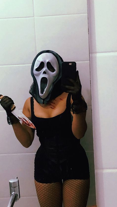 Face Masks Halloween, Baddie Ghostface Costume, Halloween Ghostface Costume, Ghost Face Costume Women Diy, Cute Ghost Face Costume, Ghost Face Costume Ideas, Women Ghost Face Costume, Scream Women Costume, Scream Halloween Makeup