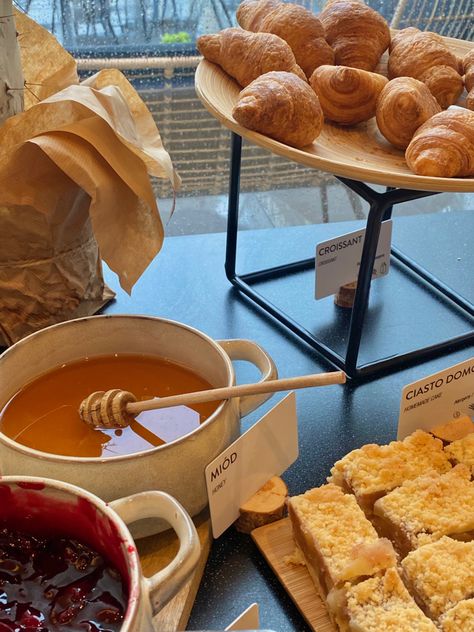 Hotel Breakfast Buffet Aesthetic, Breakfast Hotel Aesthetic, Autumn Breakfast Aesthetic, Hotel Breakfast Aesthetic, Hotel Breakfast Buffet, European Breakfast, Aesthetic Hotel, Breakfast Summer, Summer Core