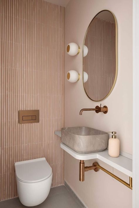 Pink And Green Downstairs Toilet, Bathroom En Suite Ideas, Cool Toilet Design, Mini Powder Room, Small Water Closet Ideas Toilet Room, Pastel Toilet, Pink Downstairs Toilet, Peach Toilet, Wc Rose